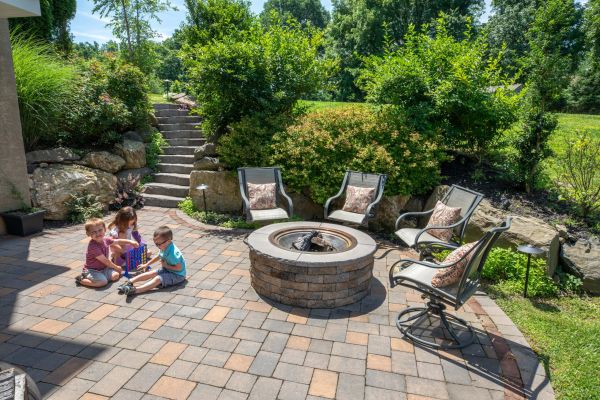 Fireplaces_and_Firepits_1-min